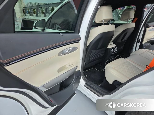 Genesis GV70 2024 Белый из Кореи, фото 2