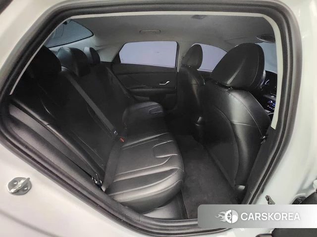 Hyundai Avante Hybrid (CN7) 2023 Белый из Кореи, фото 2