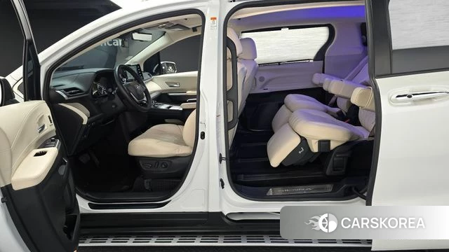 Toyota Sienna 4th Generation 2021 Белый из Кореи, фото 2