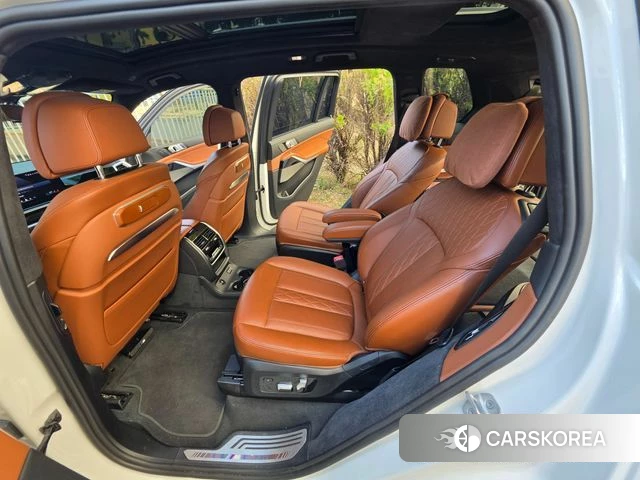 BMW X7 (G07) 2023 Белый из Кореи, фото 2