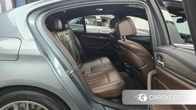 BMW 5 Series (G30) 2018 Серебристо-серый из Кореи, фото 3