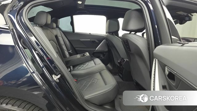 BMW i5 (G60) 2023 Черный из Кореи, фото 2
