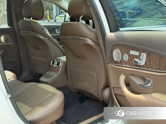 Mercedes-Benz E-Class 2021 Белый из Китая, фото 2