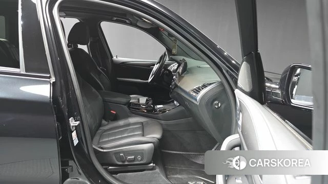 BMW X3 (G01) 2024 Черный из Кореи, фото 2