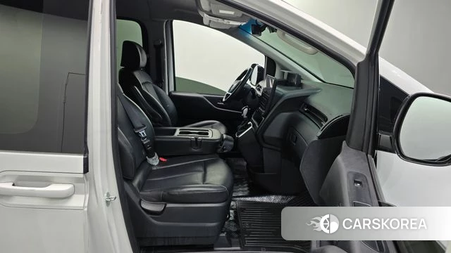 Hyundai Staria 2023 Белый из Кореи, фото 2