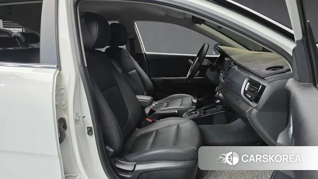 Kia Stonic 2018 Белый из Кореи, фото 2