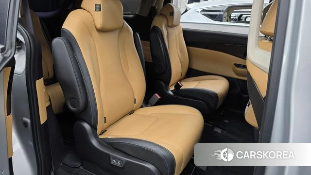 Kia Carnival 4th generation 2021 Серебряный из Кореи, фото 2