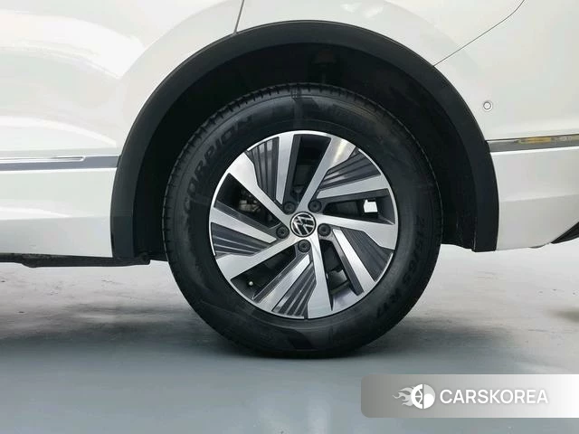 Volkswagen Tiguan L 2021 Белый из Китая, фото 2