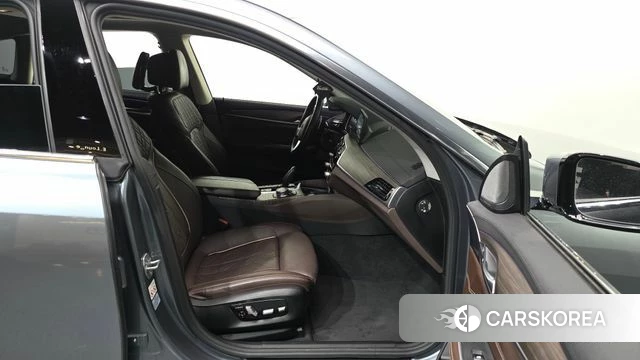 BMW 6 Series GT (G32) 2018 Серебристо-серый из Кореи, фото 2