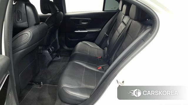 Mercedes-Benz C-Class W206 2022 Белый из Кореи, фото 2