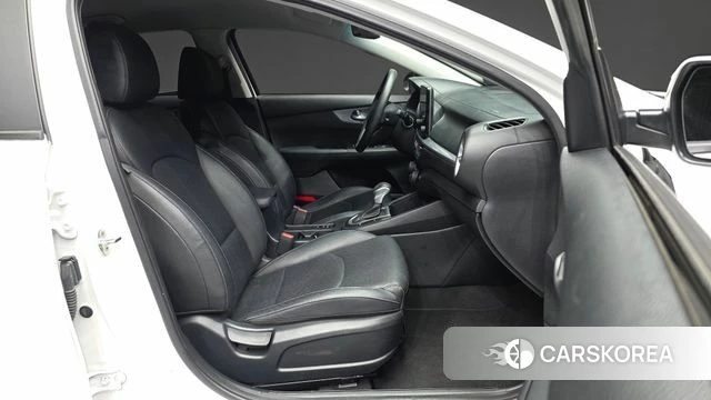 Kia The New K3 2nd generation 2021 Белый из Кореи, фото 2