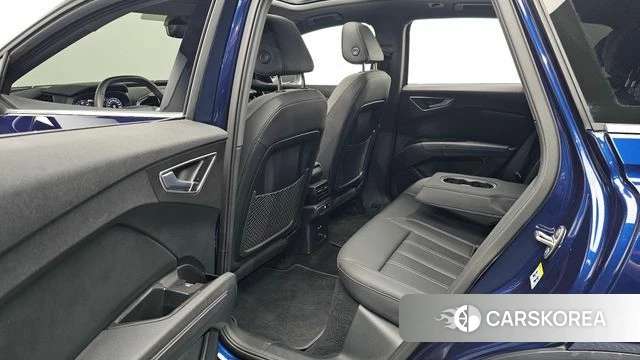 Audi Q4 e-Tron (F4) 2025 Синий из Кореи, фото 2