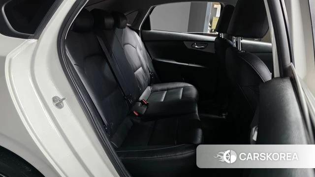Kia The New K3 2nd generation 2022 Белый из Кореи, фото 2