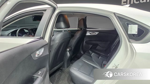 Kia The New K3 2nd generation 2022 Белый из Кореи, фото 2