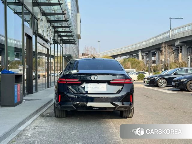 BMW 5 series 2026 Черный из Китая, фото 2