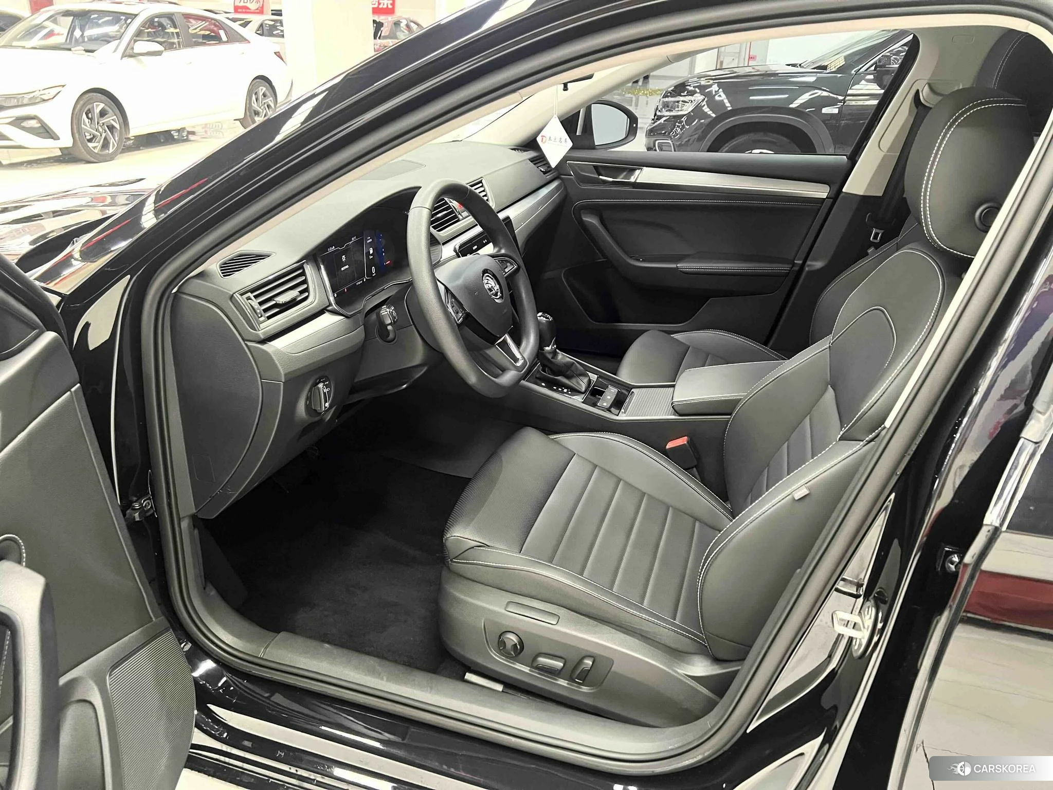 Skoda Superb 2023 Черный из Китая, фото 2