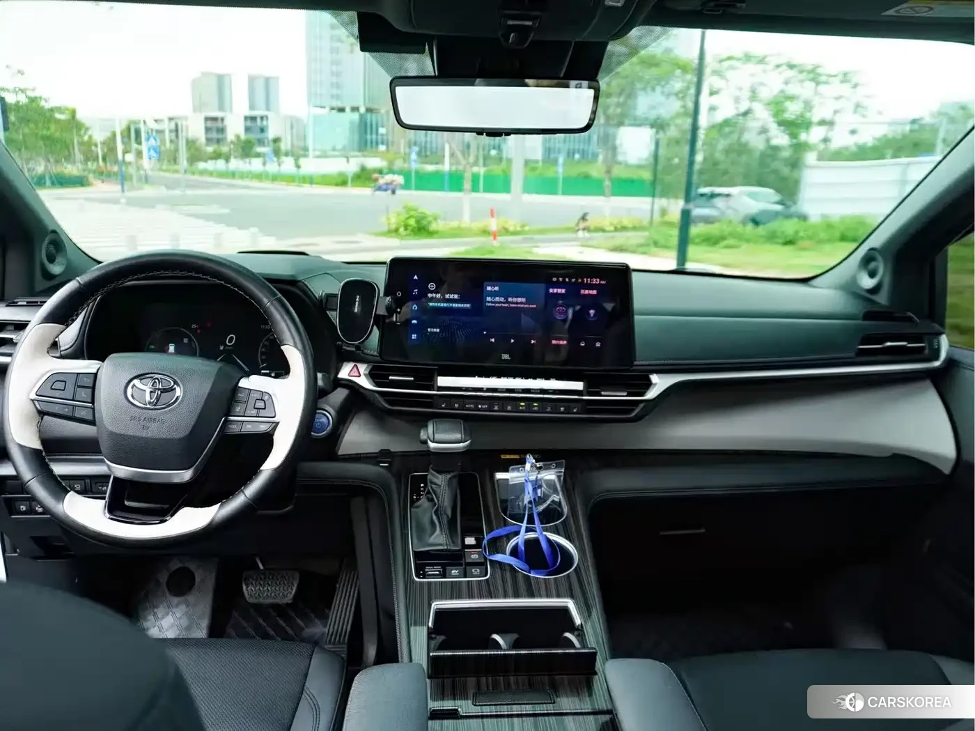 Toyota Granvia 2023 Белый из Китая, фото 2