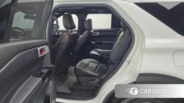 Ford Explorer 6th Generation 2022 Белый из Кореи, фото 2
