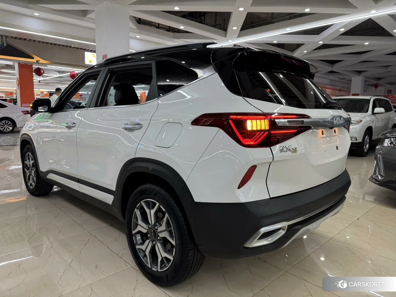Kia KX3 2021 Белый из Китая, фото 2