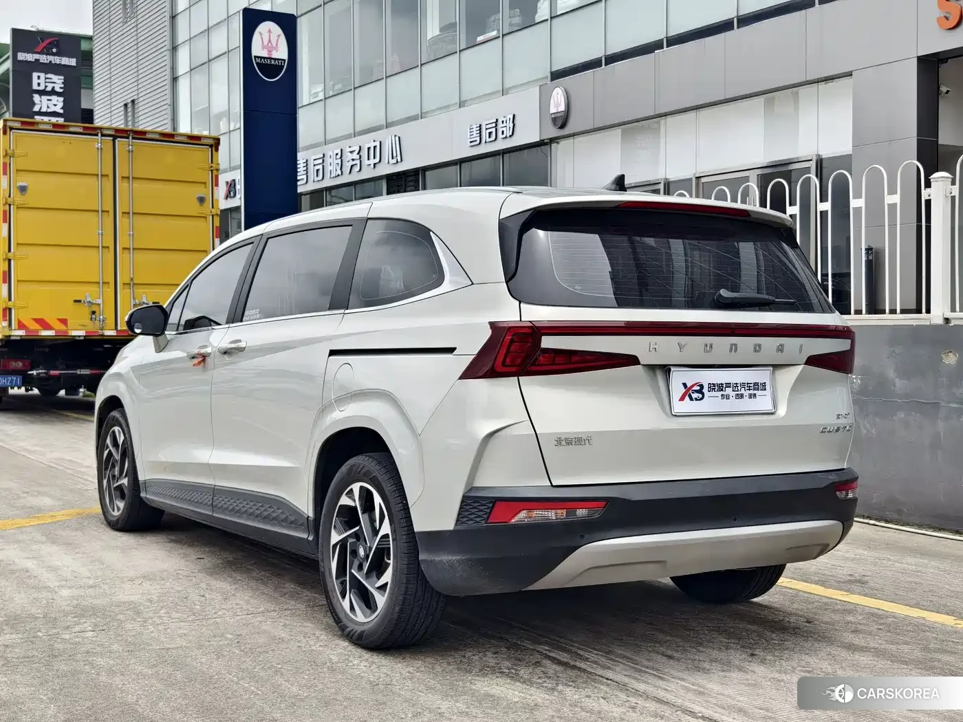 Hyundai Custo 2023 Champagne/brown из Китая, фото 2