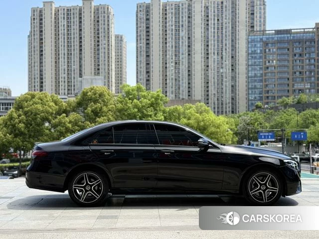 Mercedes-Benz E-Class 2023 Черный из Китая, фото 2