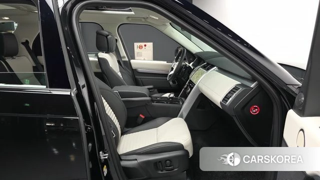Land Rover Discovery 5 2025 Черный из Кореи, фото 2