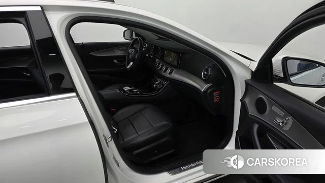 Mercedes-Benz E-Class W213 2018 Белый из Кореи, фото 2