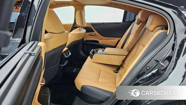 Lexus ES300h 7th generation 2025 Серый из Кореи, фото 2