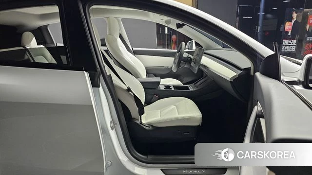 Tesla Model Y 2022 Белый из Кореи, фото 2