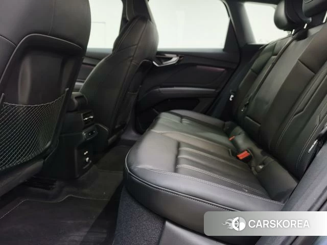 Audi Q4 2024 Синий из Китая, фото 2