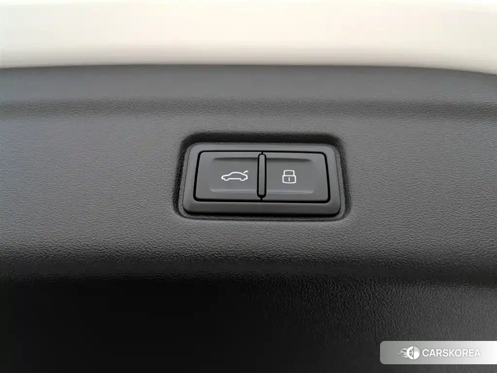 Audi Q6L 2025 Белый из Китая, фото 2