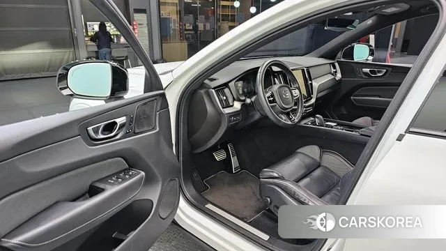 Volvo XC60 second Generation 2021 Белый из Кореи, фото 2