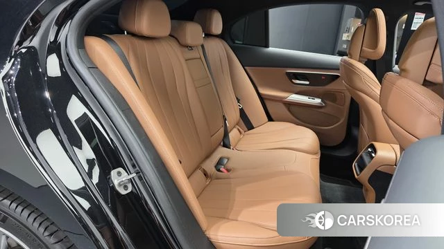 Mercedes-Benz E-Class W214 2024 Черный из Кореи, фото 2