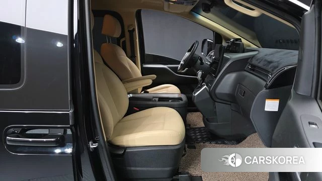 Hyundai Staria 2024 Черный из Кореи, фото 2