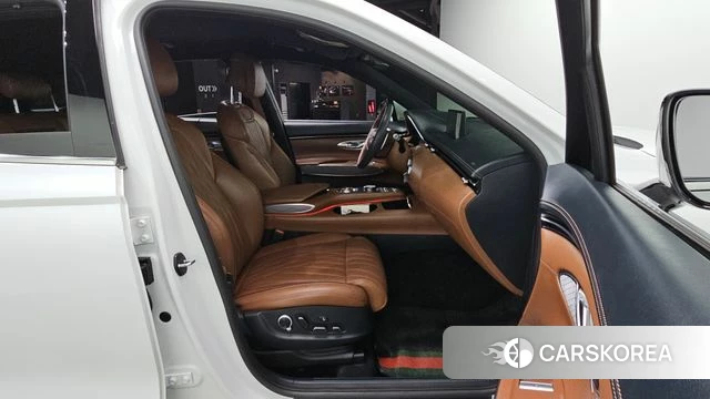Genesis GV70 2023 Белый из Кореи, фото 2
