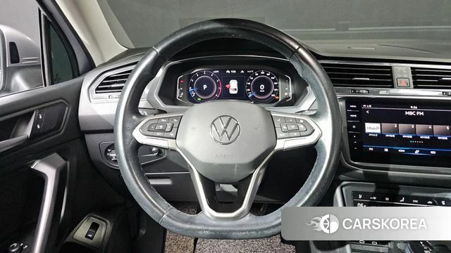 Volkswagen Tiguan Allspace 2022 Серебристо-серый из Кореи, фото 2