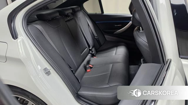 BMW 3 Series (F30) 2018 Белый из Кореи, фото 2