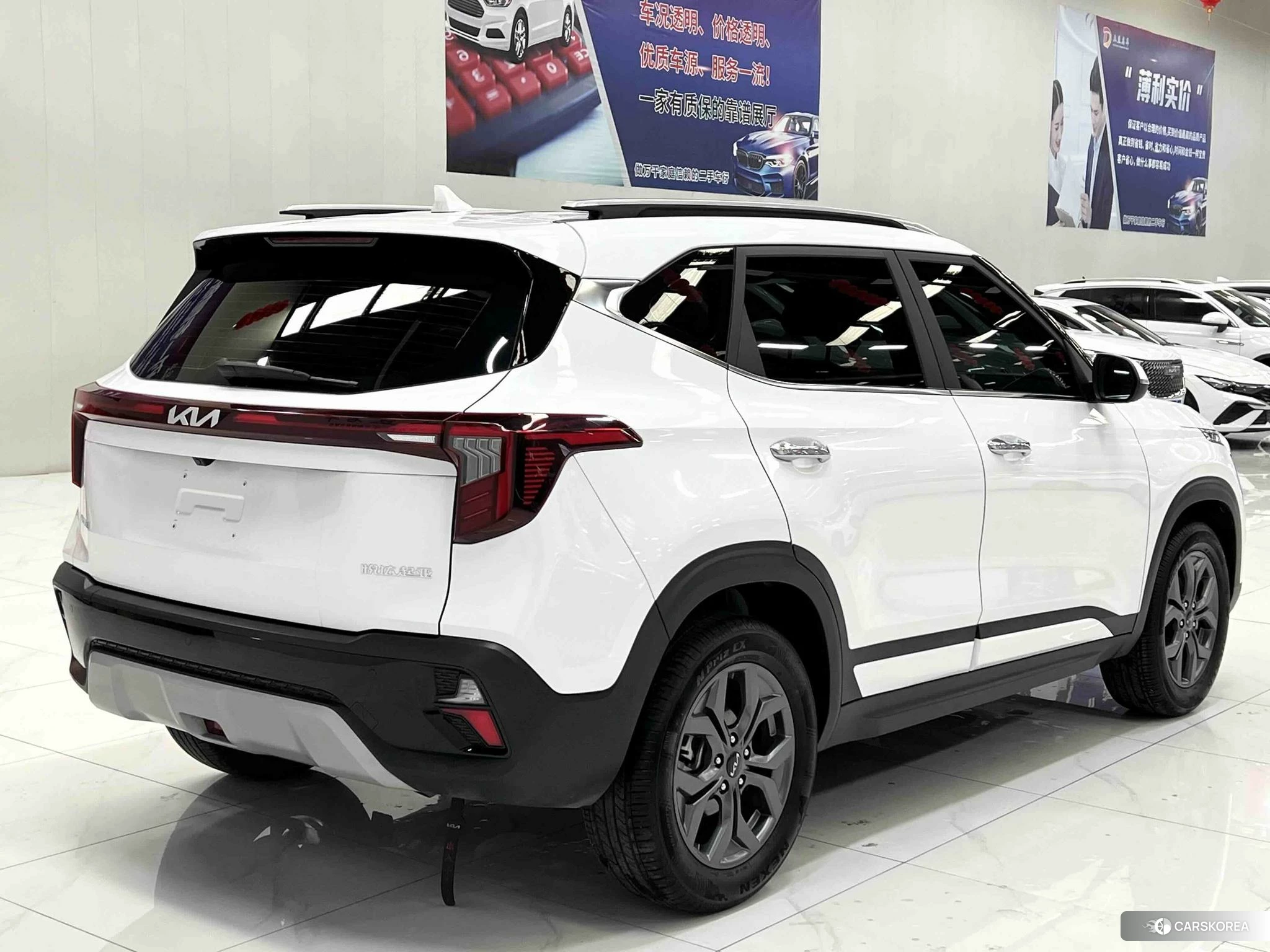 Kia Seltos 2023 Белый из Китая, фото 2