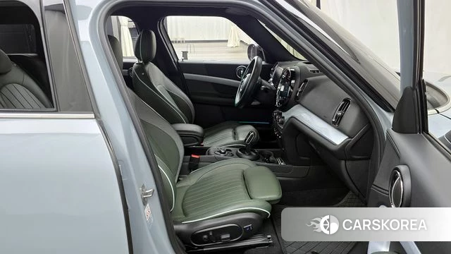 Mini Cooper S Countryman 2023 Светло-серебряный цвет из Кореи, фото 2