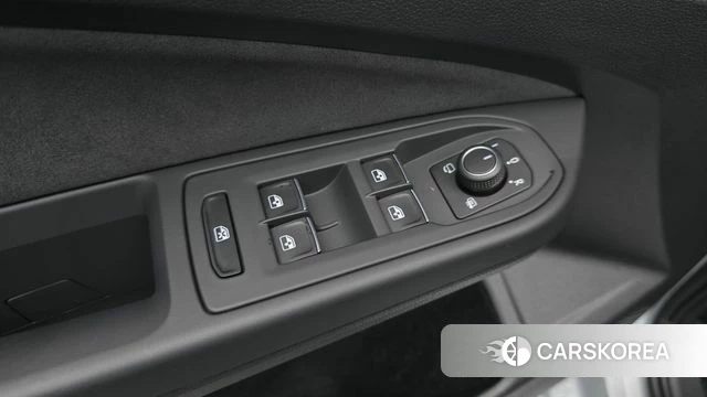 Volkswagen Golf 8th Generation 2024 Серебряный из Кореи, фото 2