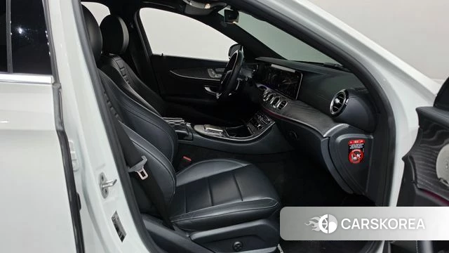 Mercedes-Benz E-Class W213 2021 Белый из Кореи, фото 2