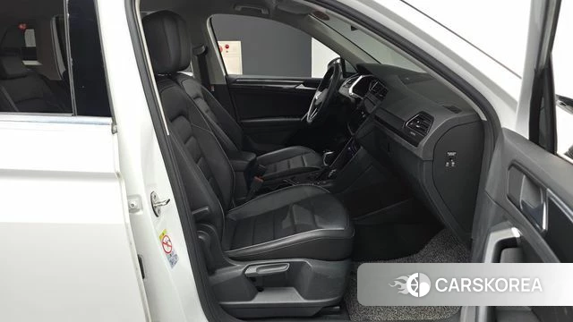 Volkswagen Tiguan second Generation 2023 Белый из Кореи, фото 3