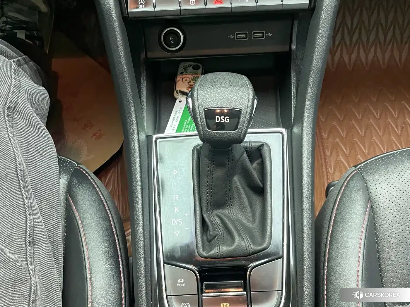 Skoda Karoq 2023 Champagne/brown из Китая, фото 2