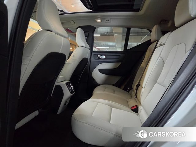 Volvo XC40 2026 Белый из Кореи, фото 2