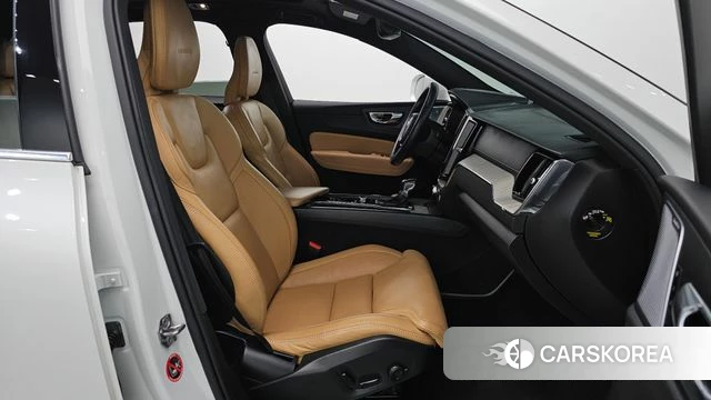 Volvo XC60 second Generation 2019 Белый из Кореи, фото 2
