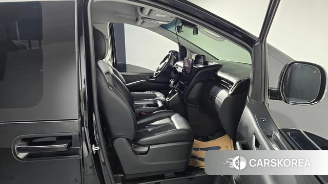 Hyundai Staria 2023 Черный из Кореи, фото 2