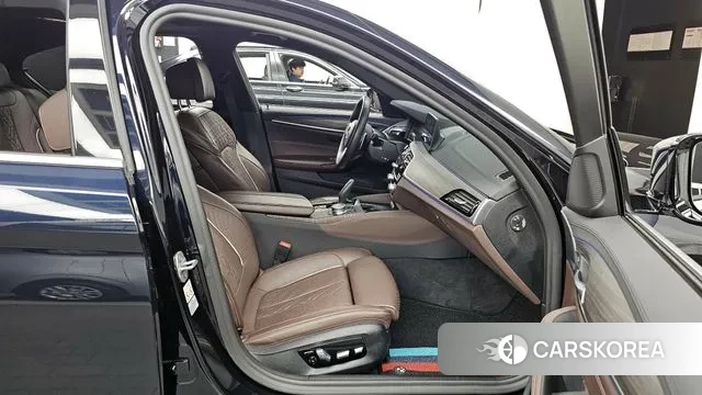 BMW 5 Series (G30) 2020 Черный из Кореи, фото 2
