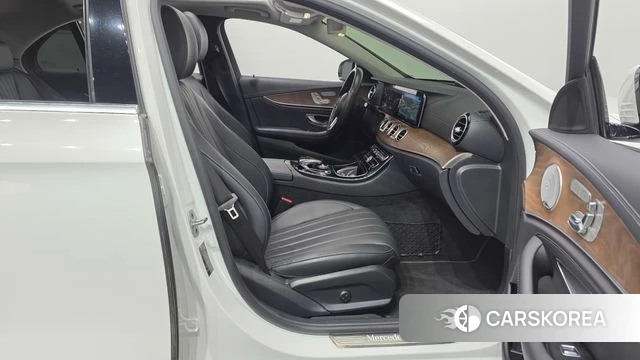 Mercedes-Benz E-Class W213 2019 Белый из Кореи, фото 2