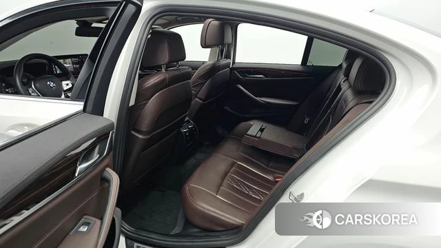 BMW 5 Series (G30) 2021 Белый из Кореи, фото 2