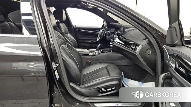 BMW 5 Series (G30) 2020 Серый из Кореи, фото 2